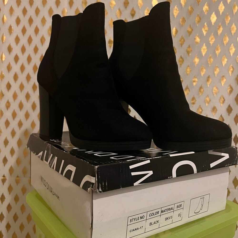 Platform heel boots black size 8.5